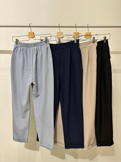 Pantalone sigaretta con vita elasticizzata