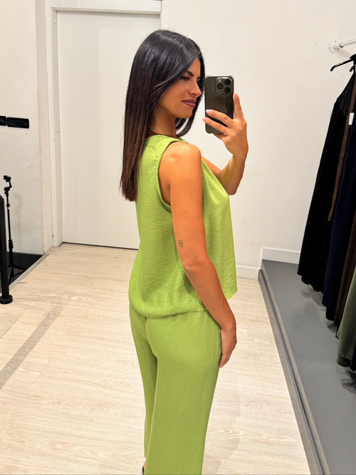 Completo top smanicato e pantalone