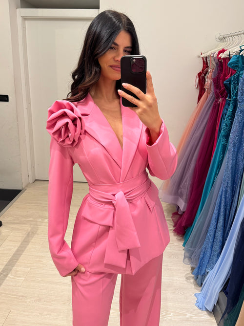Completo giacca fiore e pantalone palazzo