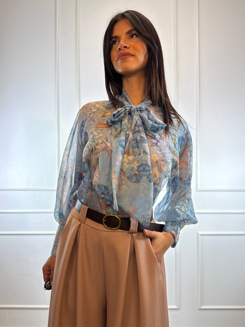 Camicia floreale con fiocco