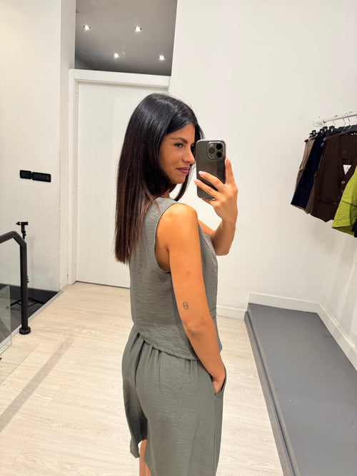 Completo gilet e shorts lungo effetto lino