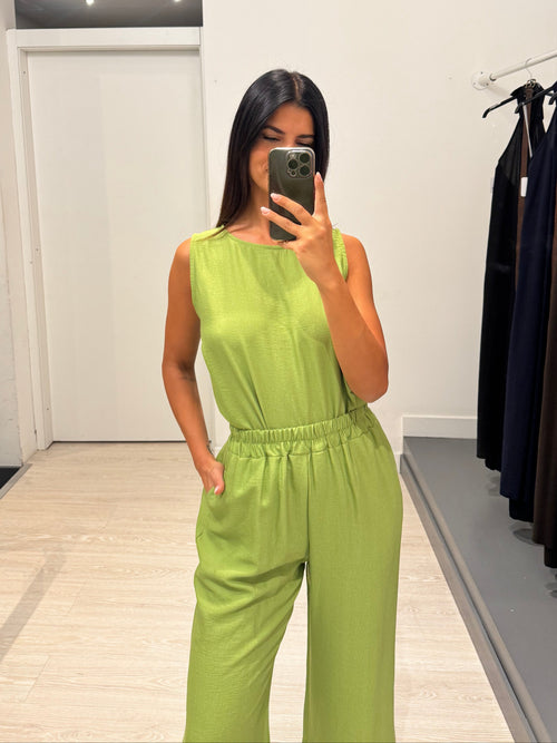 Completo top smanicato e pantalone