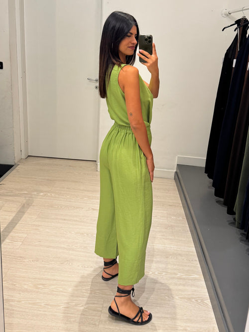 Completo top smanicato e pantalone