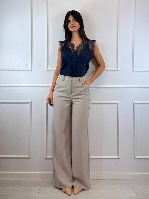 Canotta con pizzo scollo V