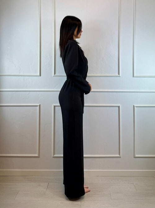 Tuta elegante con collo rever