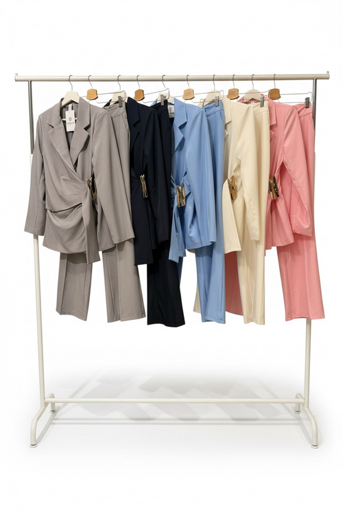 Completo giacca fibbia e pantalone zampa