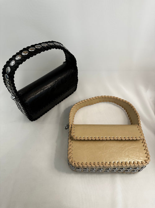Borsa con borchie tonde ecopelle