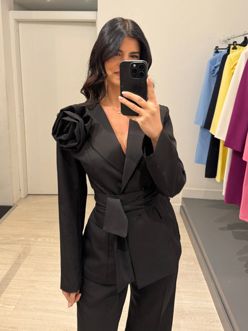 Completo giacca fiore e pantalone palazzo