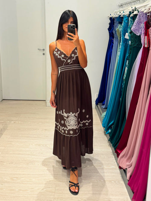 Vestito lungo scollo V ricami