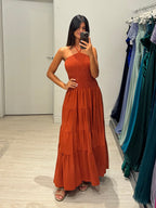 Vestito lungo, arricciatura e balze