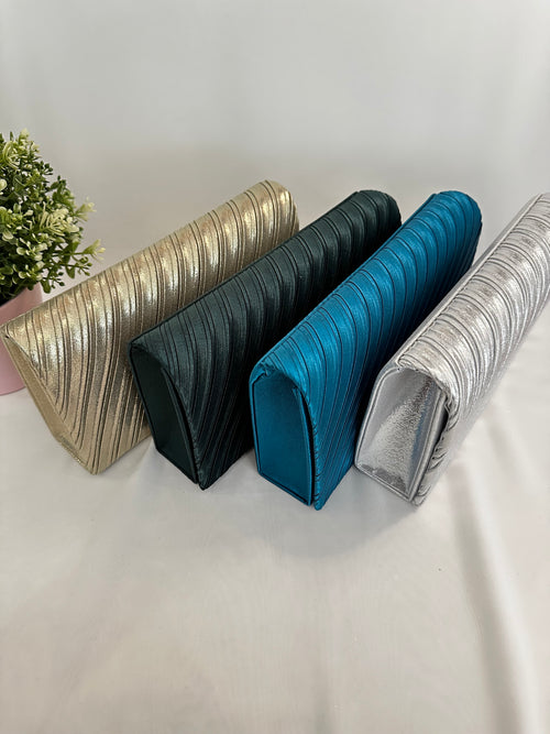 Pochette pieghe oblique raso