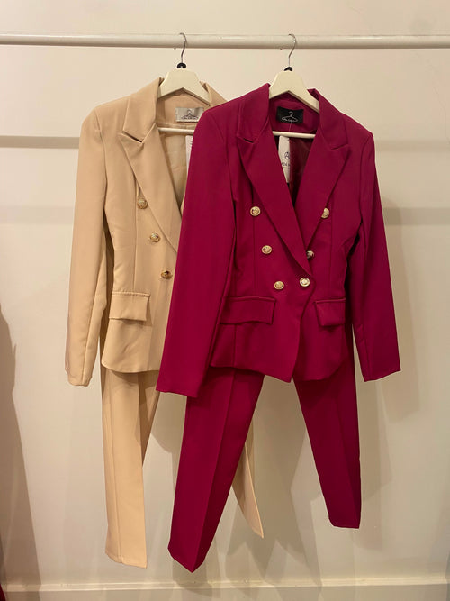 Completo giacca doppiopetto e pantalone sigaretta