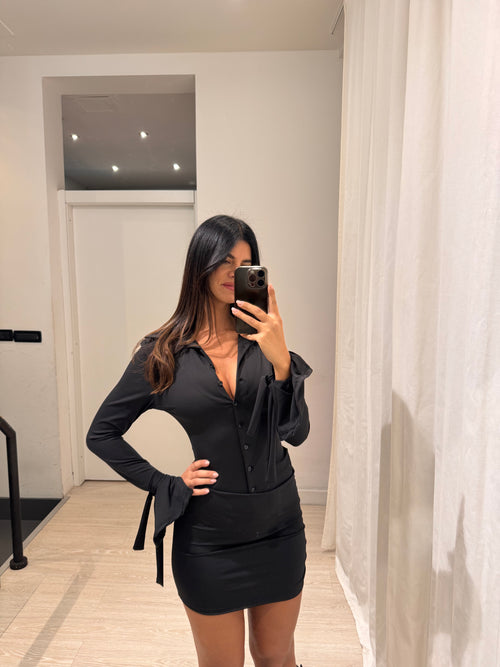 Vestito corto bottoni manica lacci