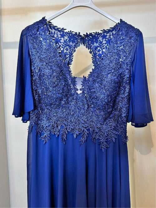 Abito cerimonia curvy corpetto pizzo e manica