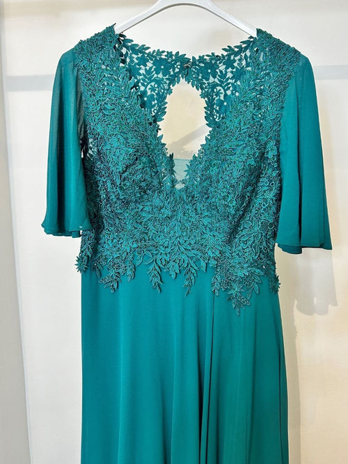 Abito cerimonia curvy corpetto pizzo e manica