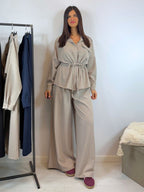 Completo camicia lunga arricciata e pantalone