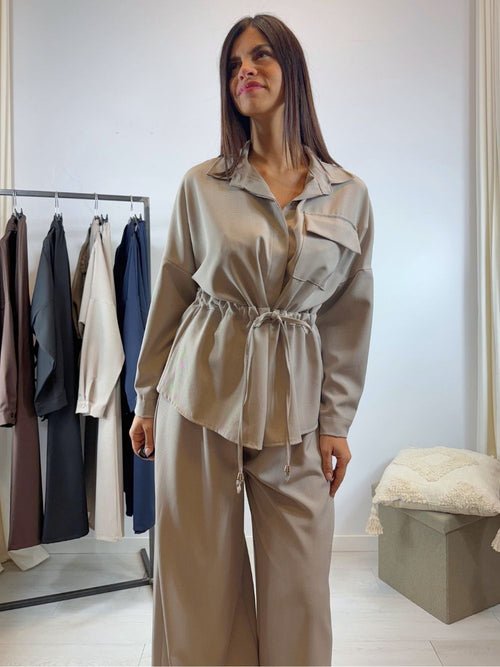 Completo camicia lunga arricciata e pantalone