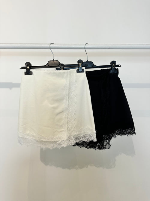 Shorts gonna con pizzo