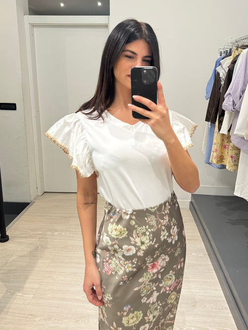 T-shirt scollo V maniche volant ricami beige