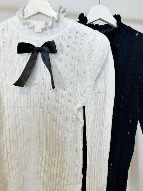 Maglione lavorato con fiocco