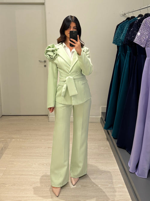 Completo giacca fiore e pantalone palazzo