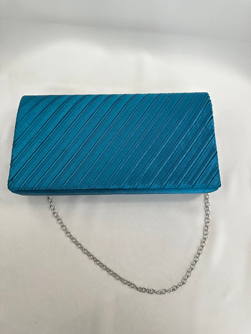 Pochette pieghe oblique raso