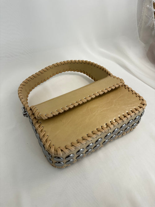 Borsa con borchie tonde ecopelle