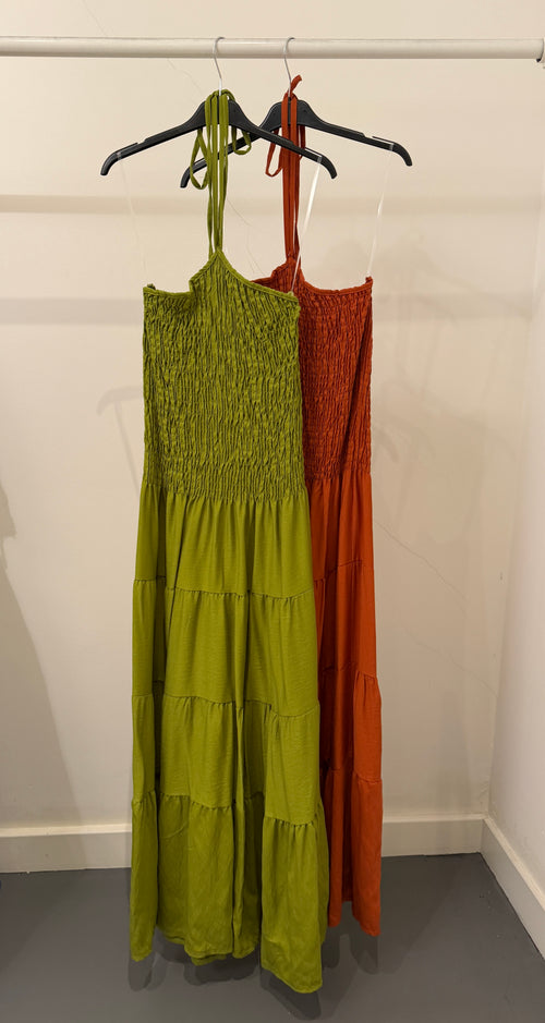 Vestito lungo, arricciatura e balze