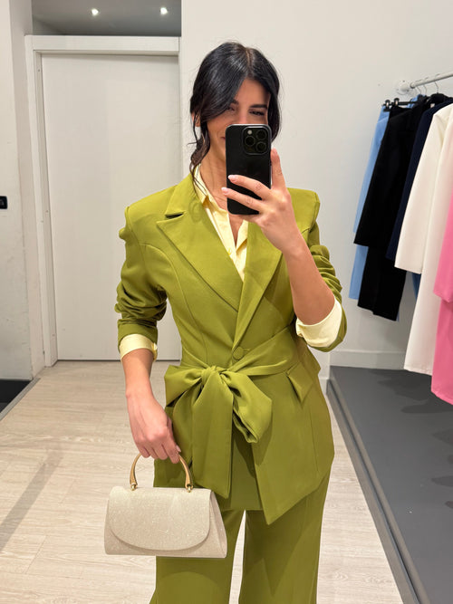 Completo giacca fiore e pantalone palazzo