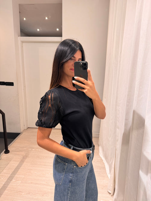 T-shirt in maglia manica pizzo