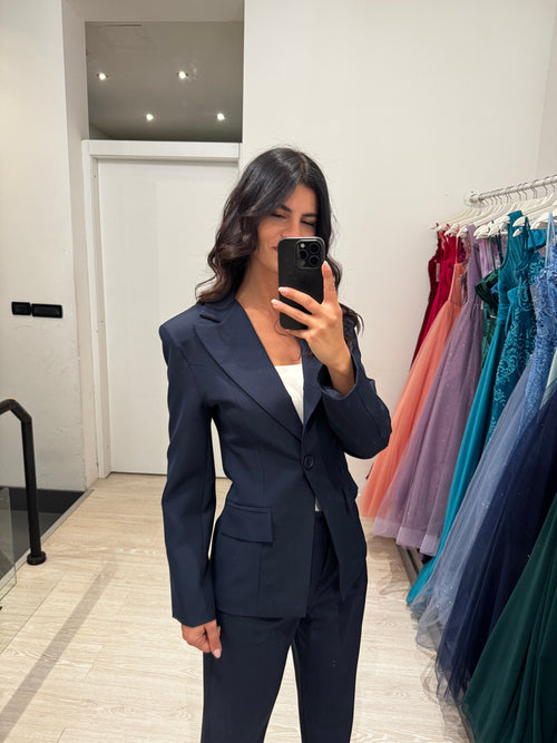 Completo giacca mono bottone e pantalone sigaretta