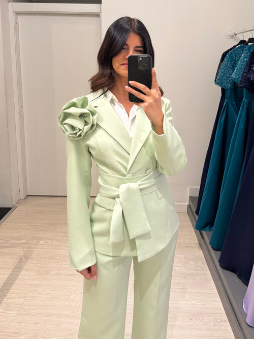 Completo giacca fiore e pantalone palazzo