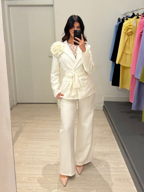 Completo giacca fiore e pantalone palazzo