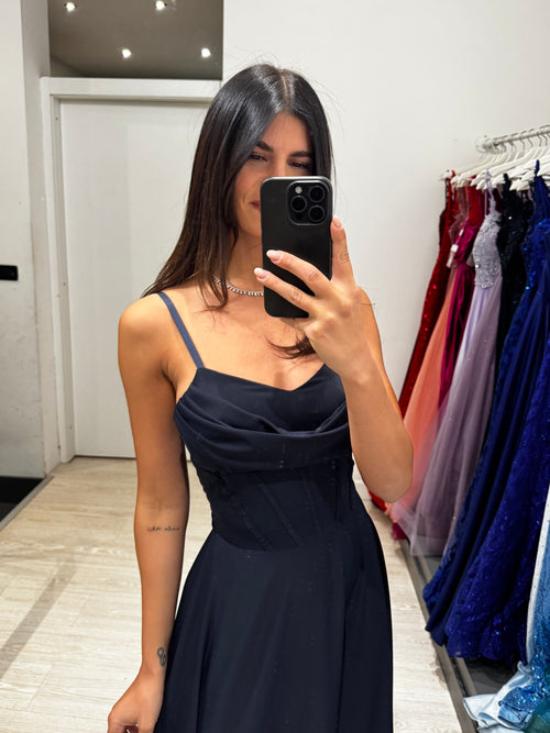 Vestito lungo scollo morbido e gonna ruota