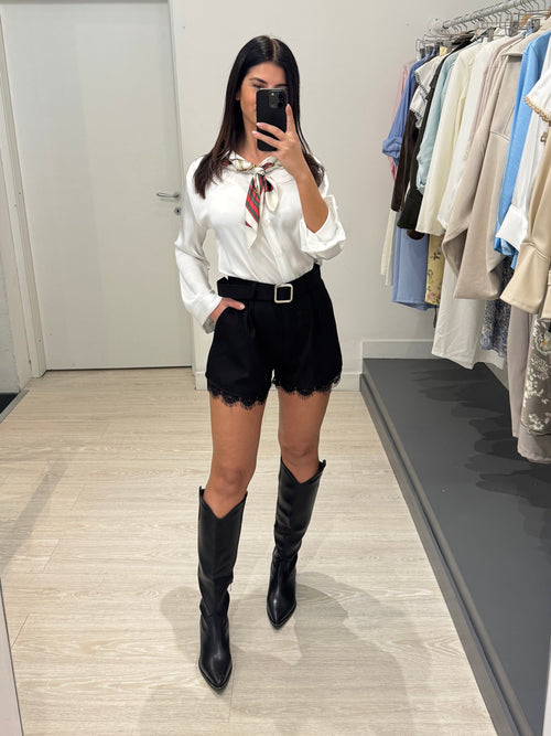 Shorts cintura e pizzo