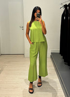 Completo top smanicato e pantalone