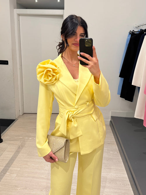 Completo giacca fiore e pantalone palazzo