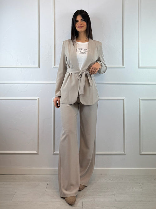 Giacca con cintura collo rever tondo