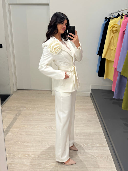 Completo giacca fiore e pantalone palazzo