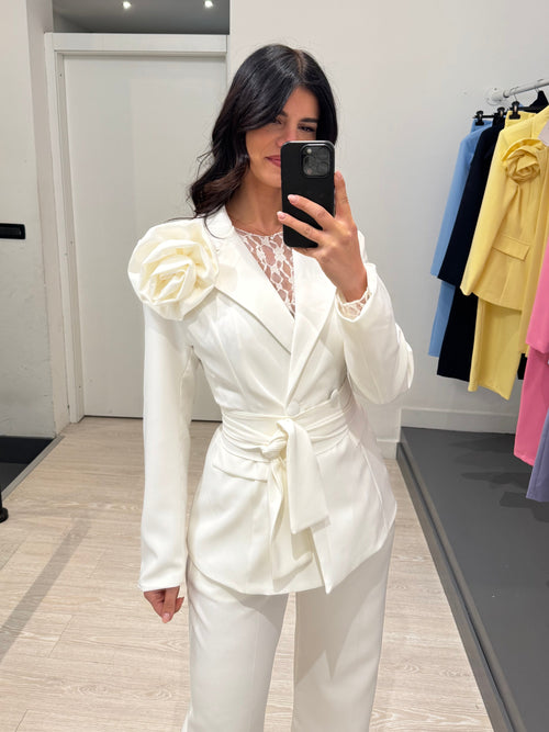 Completo giacca fiore e pantalone palazzo