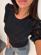 T-shirt in maglia manica pizzo