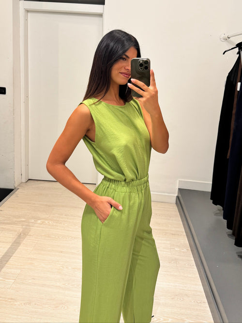 Completo top smanicato e pantalone