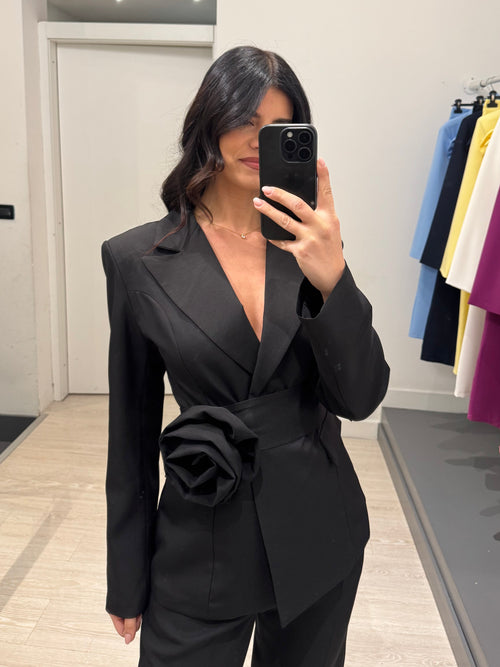 Completo giacca fiore e pantalone palazzo