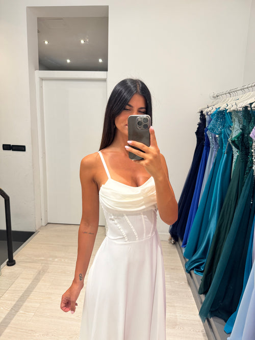 Vestito lungo scollo morbido e gonna ruota