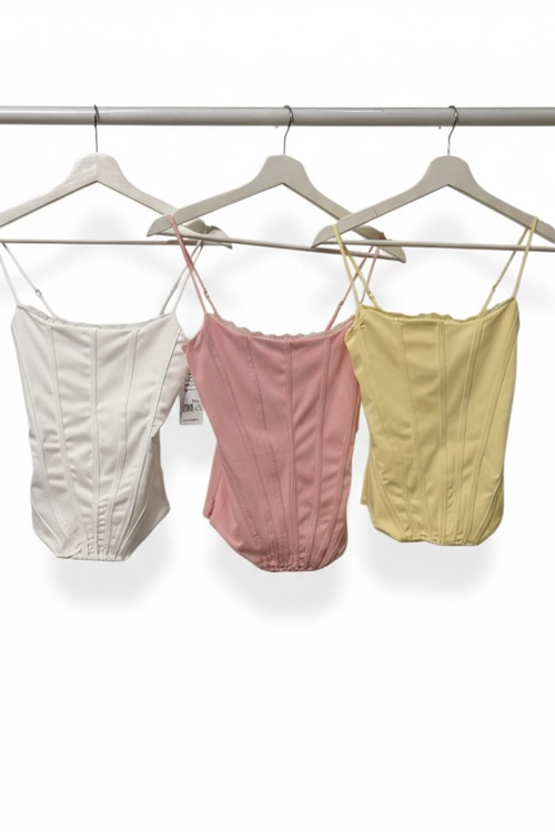 Corpetto strutturato e spalline sottili