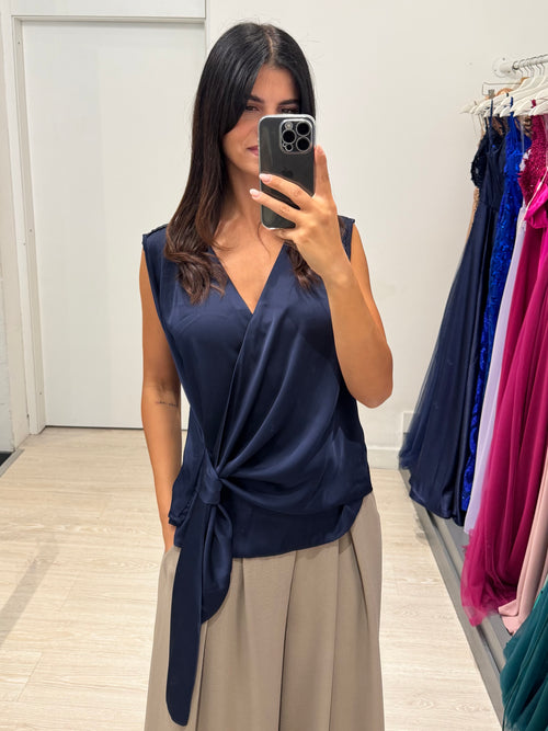 Camicia scollo incrociato nodo raso