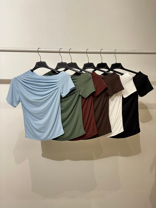 T-shirt crop Lycra manica scesa