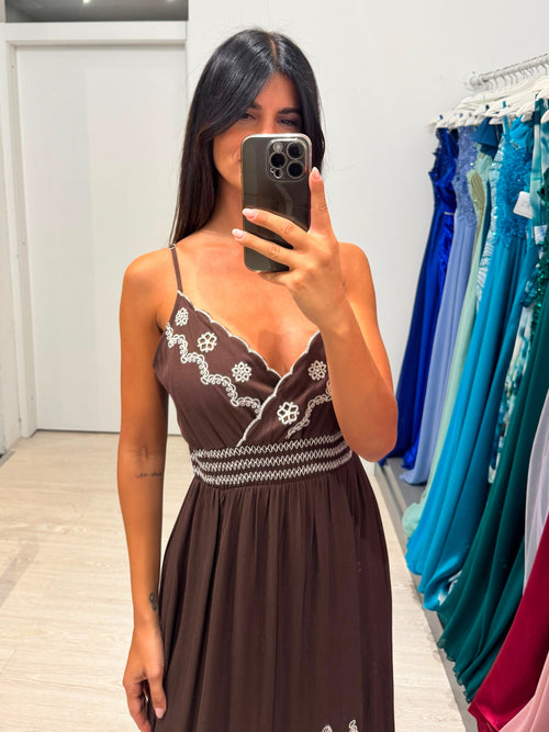 Vestito lungo scollo V ricami