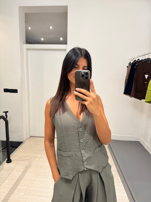 Completo gilet e shorts lungo effetto lino