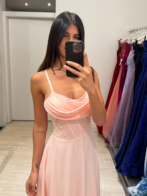 Vestito lungo scollo morbido e gonna ruota